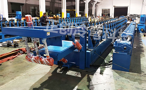 車廂板設(shè)備有哪些特點(diǎn)和性能，在市場的發(fā)展怎么樣